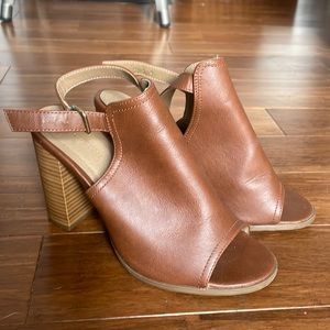 OPEN TOED BLOCK HEELS